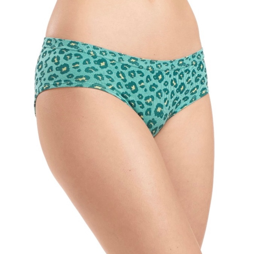 No Boundaries Juniors Seamless Hipster Panty; size: XXXL(21). You get 4 pair!